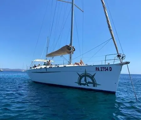 Maria Vittoria One Night Boat Sail Ботель