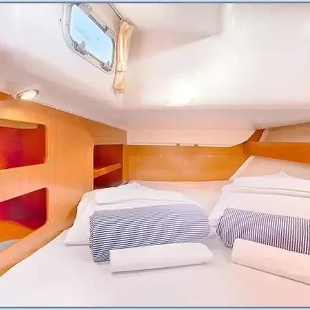 Maria Vittoria One Night Boat Sail بوتيل *